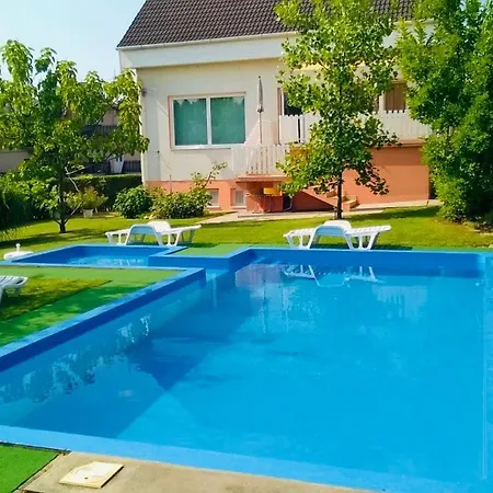 Medencés Apartman Apartman *